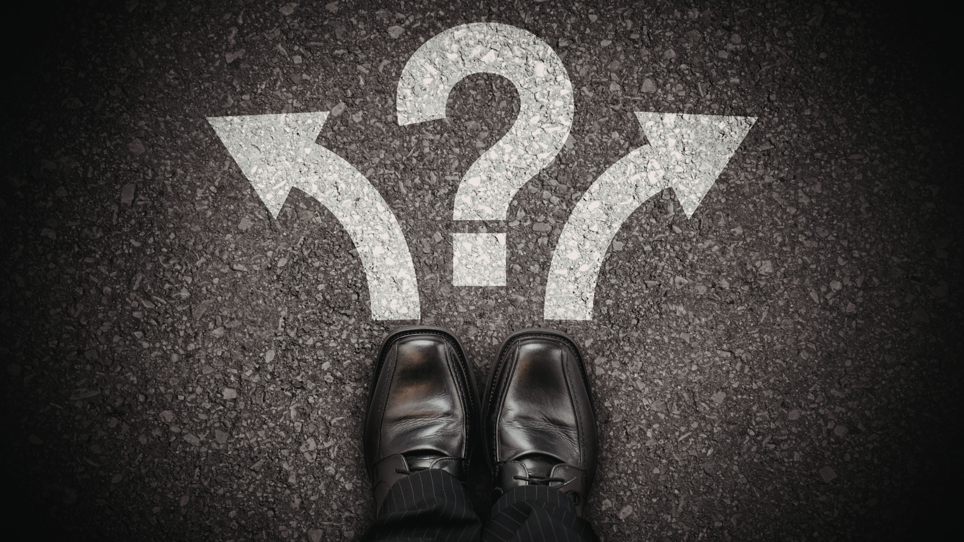 Feet with two arrows pointing different directions representing the choice between starting a new business and buying an existing franchise